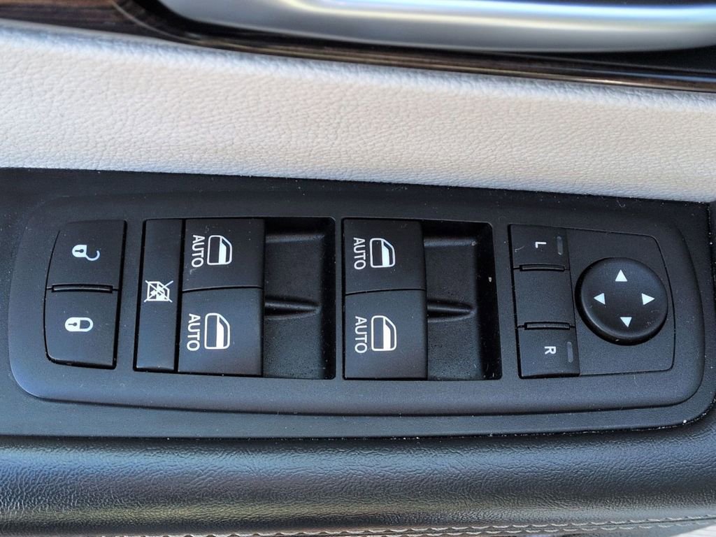 Used 2024 Chrysler Pacifica Limited image 16