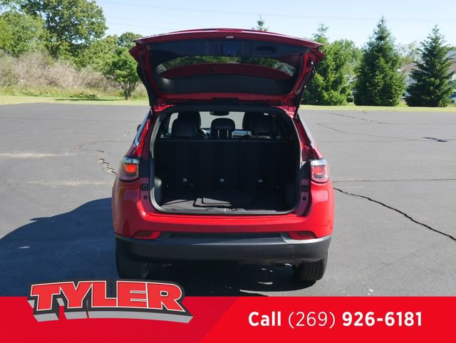 Used 2024 Jeep Compass Latitude AWD/4WD image 16