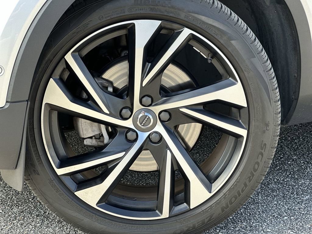 Used 2019 Volvo XC40 T5 R-Design image 11