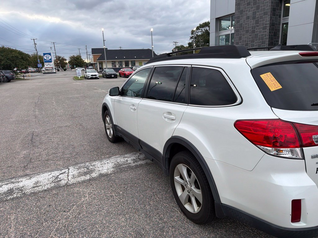 Used 2013 Subaru Outback 2.5i Limited AWD/4WD image 8
