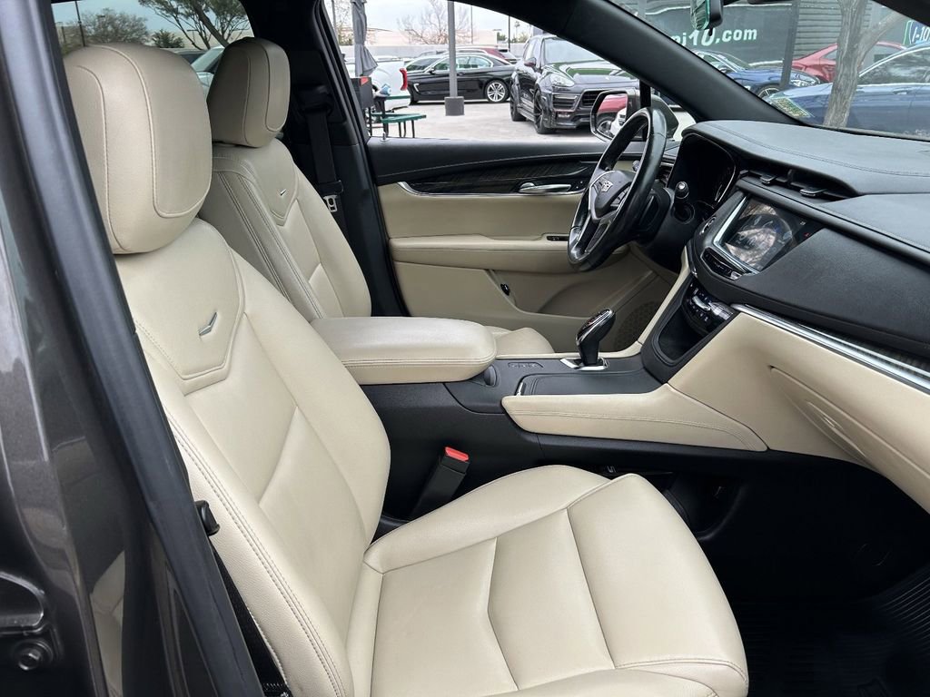 Used 2019 Cadillac XT5 AWD image 11
