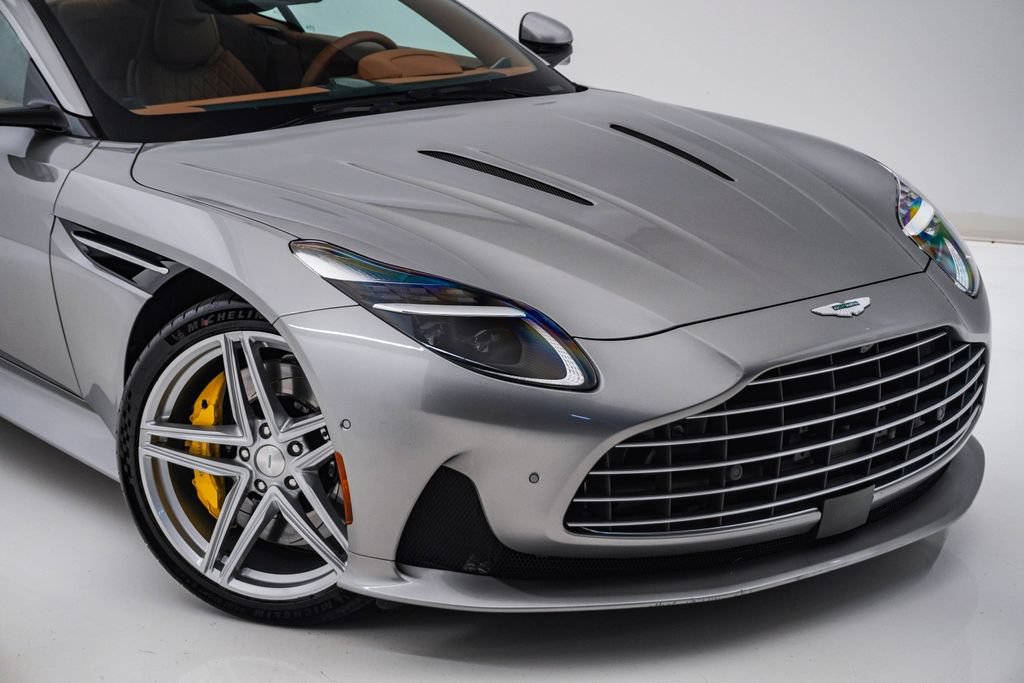 Used 2025 Aston Martin DB12 Coupe RWD image 4