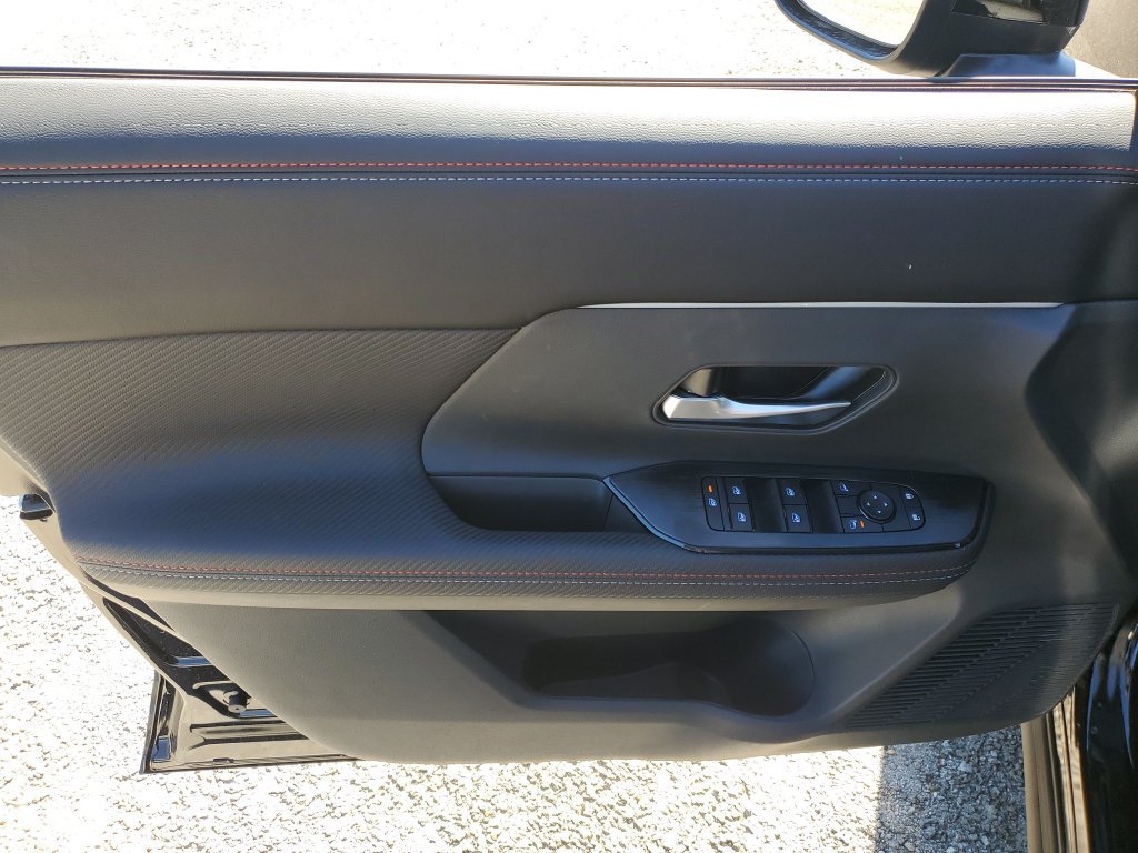 New 2027 Nissan Kicks SR w/ SR Premium Package FWD image 16