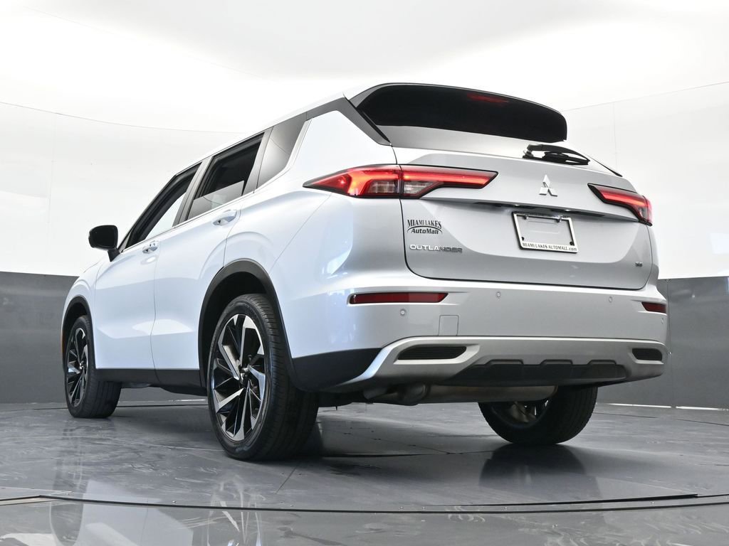 Used 2023 Mitsubishi Outlander SE image 67
