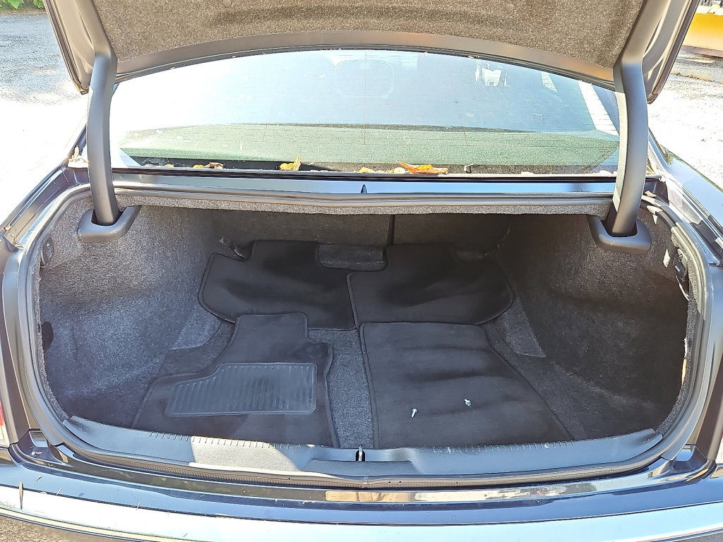 Used 2018 Chrysler 300 Touring image 18