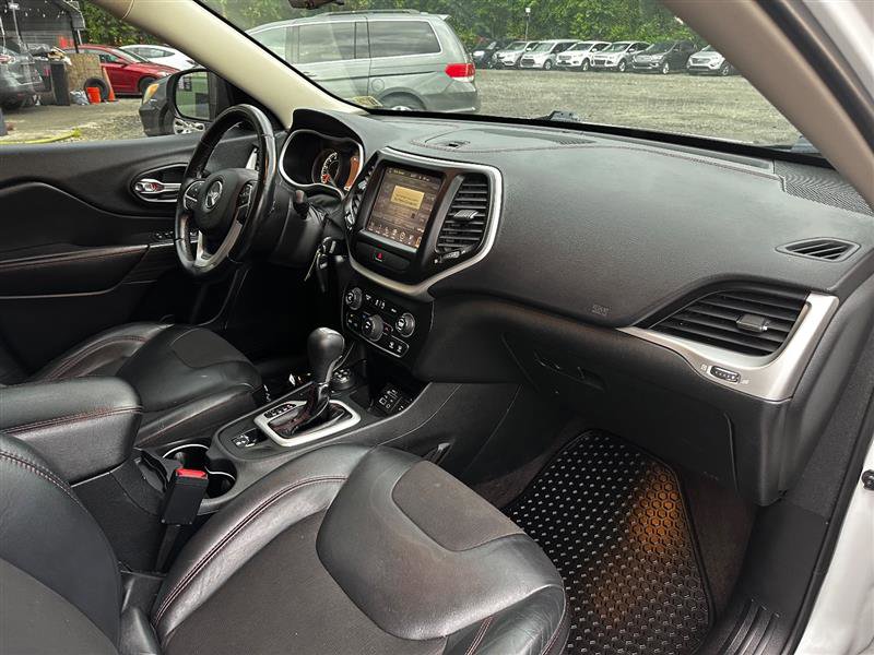 Used 2016 Jeep Cherokee Trailhawk AWD/4WD image 15