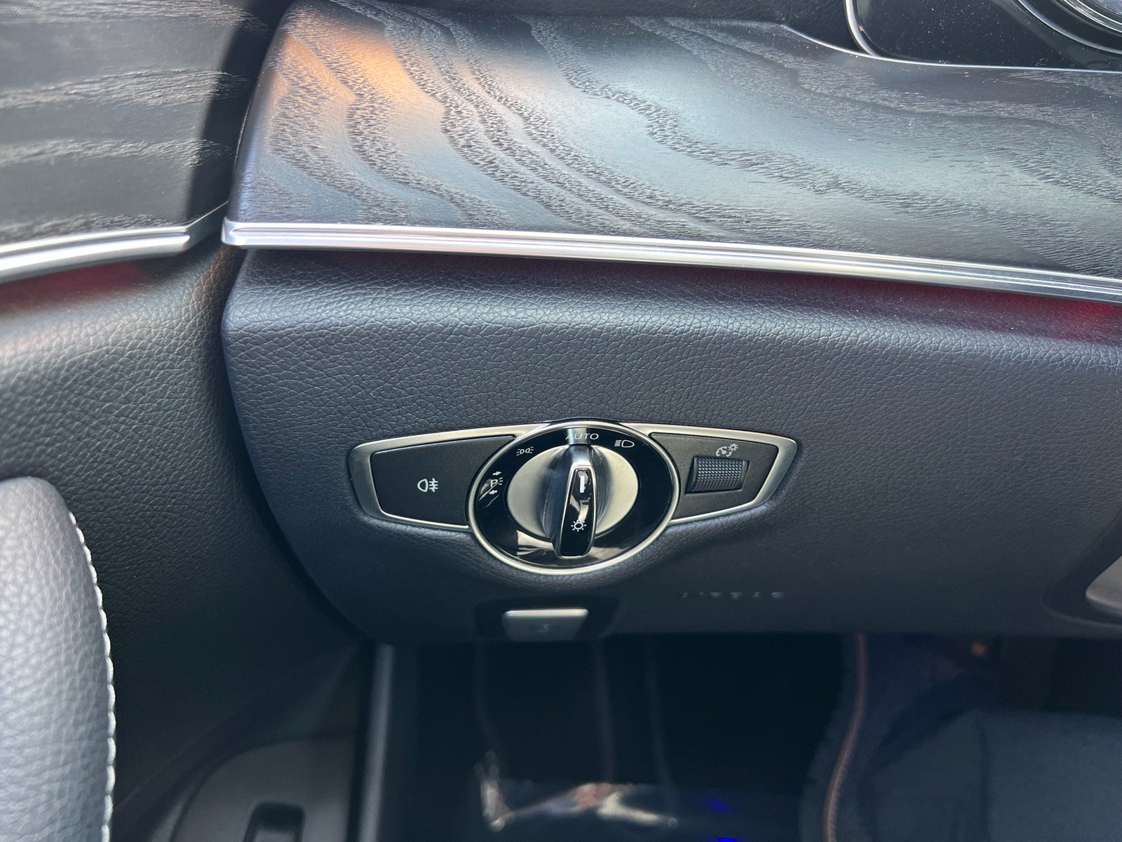 Used 2018 Mercedes-Benz E 300 w/ Premium 2 Package (Q02) image 17