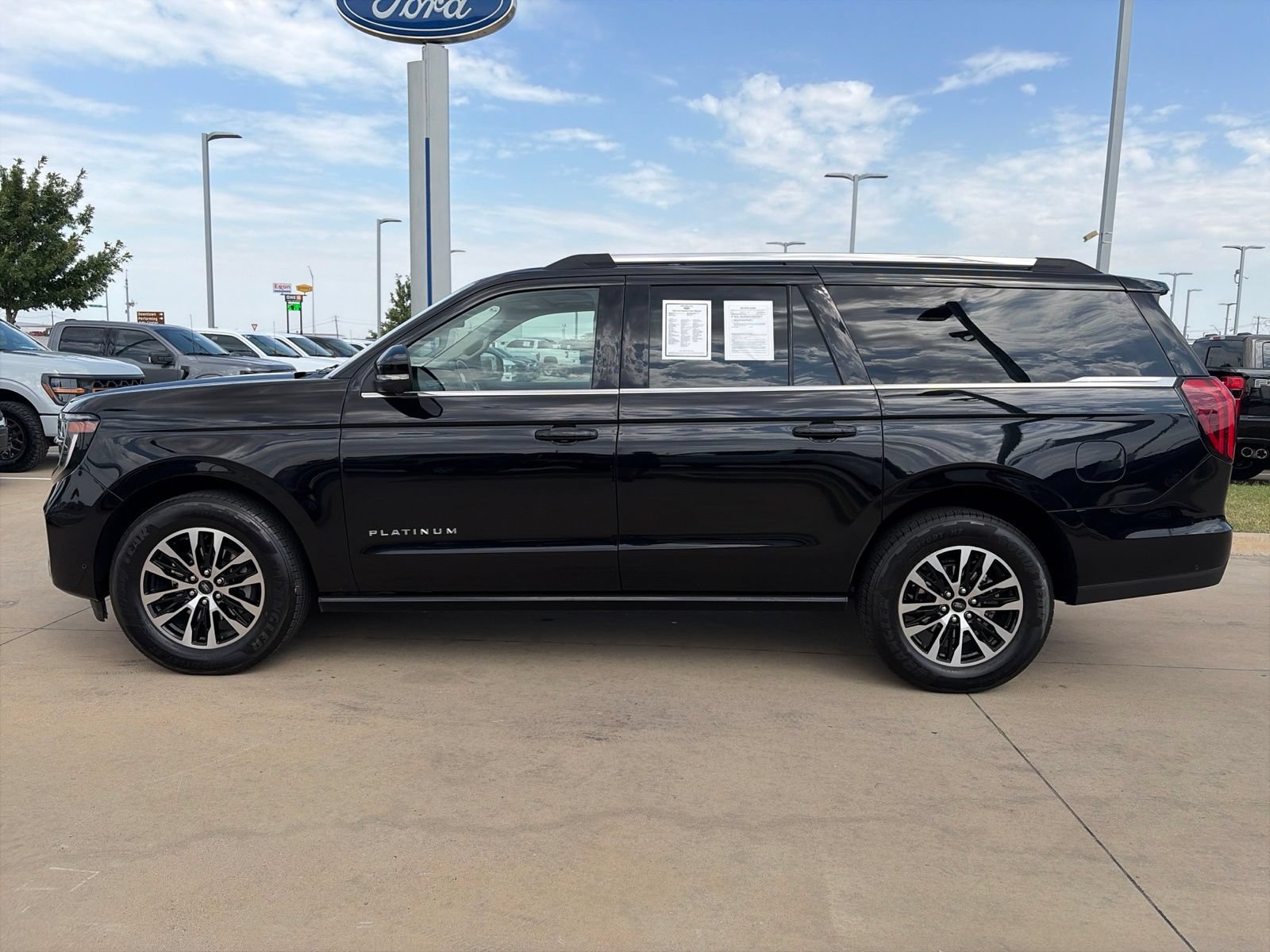 Used 2025 Ford Expedition Max Platinum AWD/4WD image 2