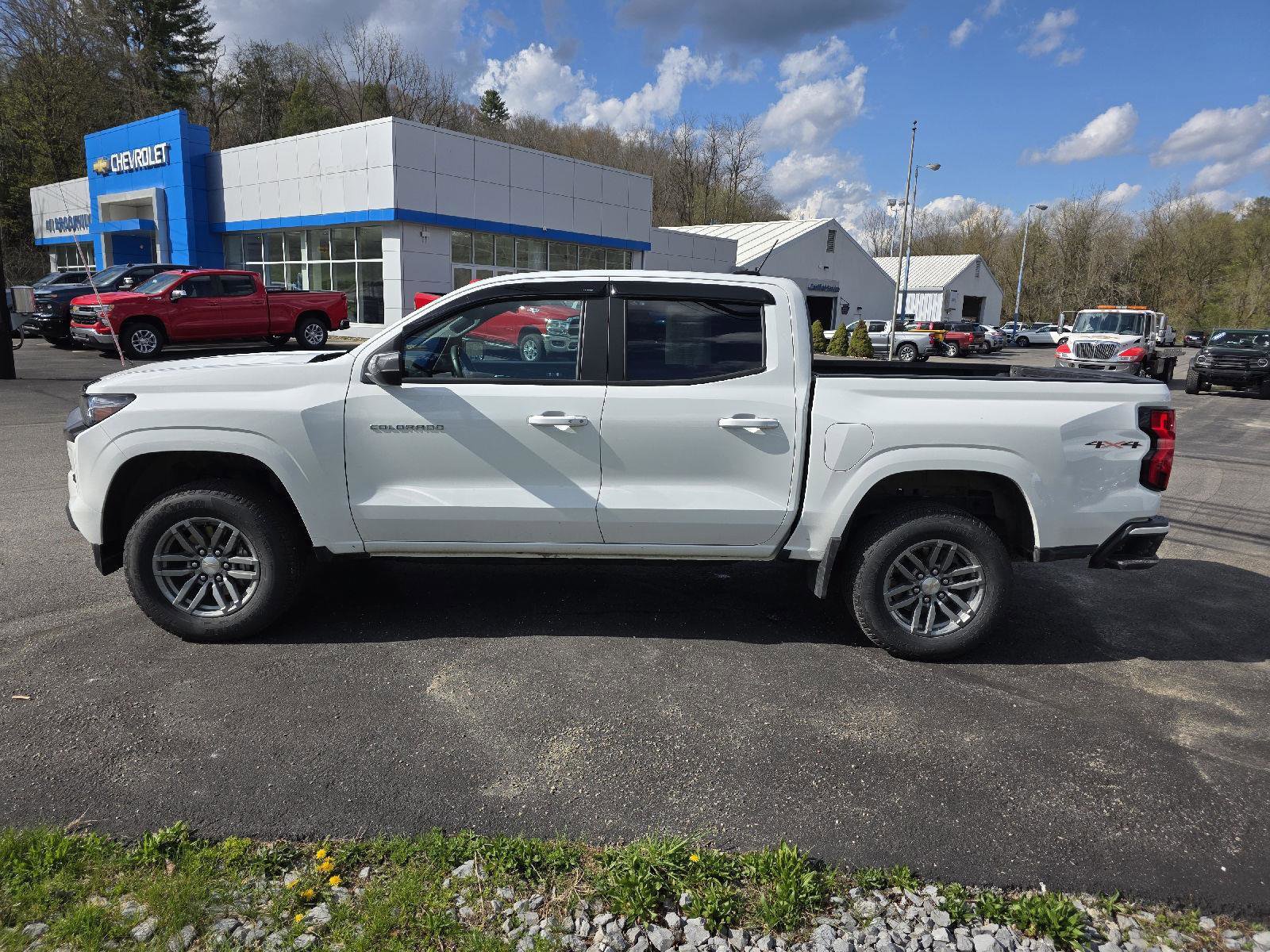 Used 2024 Chevrolet Colorado LT w/ LT Convenience Package AWD/4WD image 4