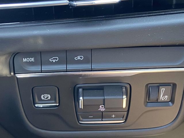 Used 2025 Cadillac Escalade Premium Luxury Platinum RWD image 28