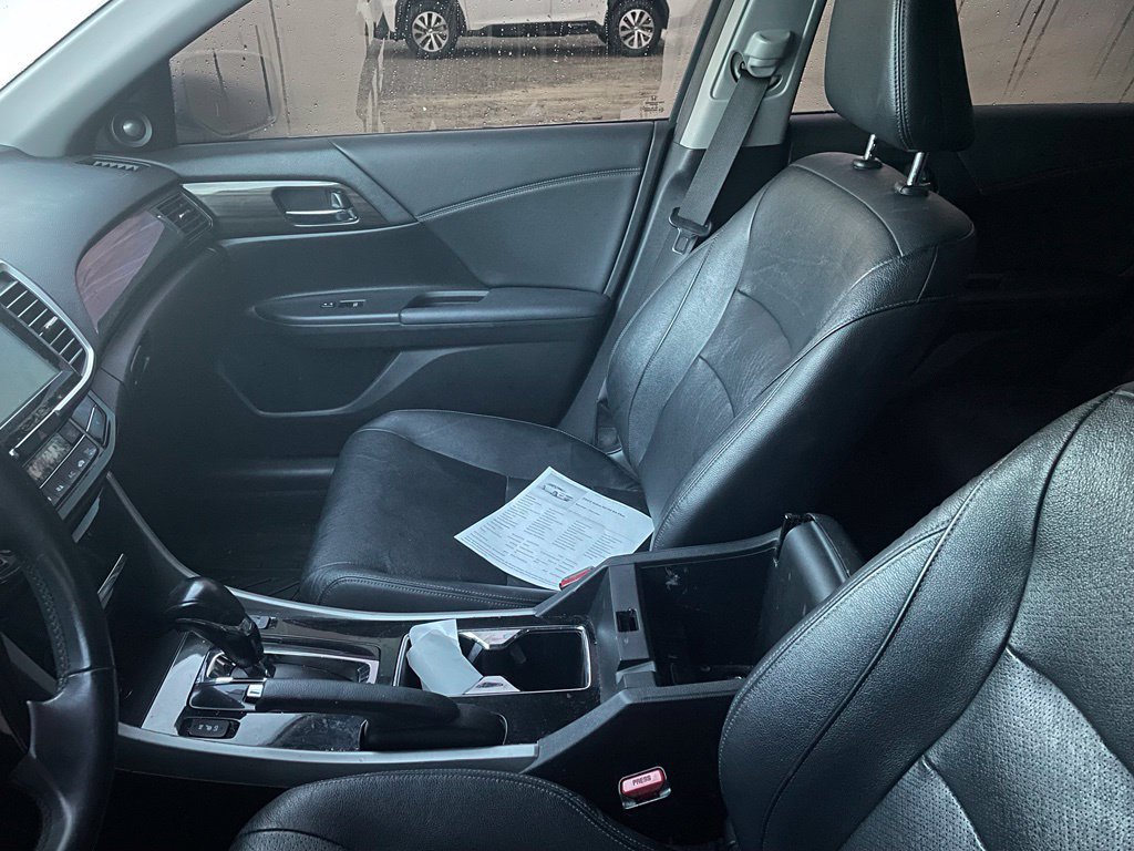 Used 2017 Honda Accord EX-L image 10