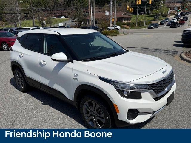 Used 2022 Kia Seltos LX image 3