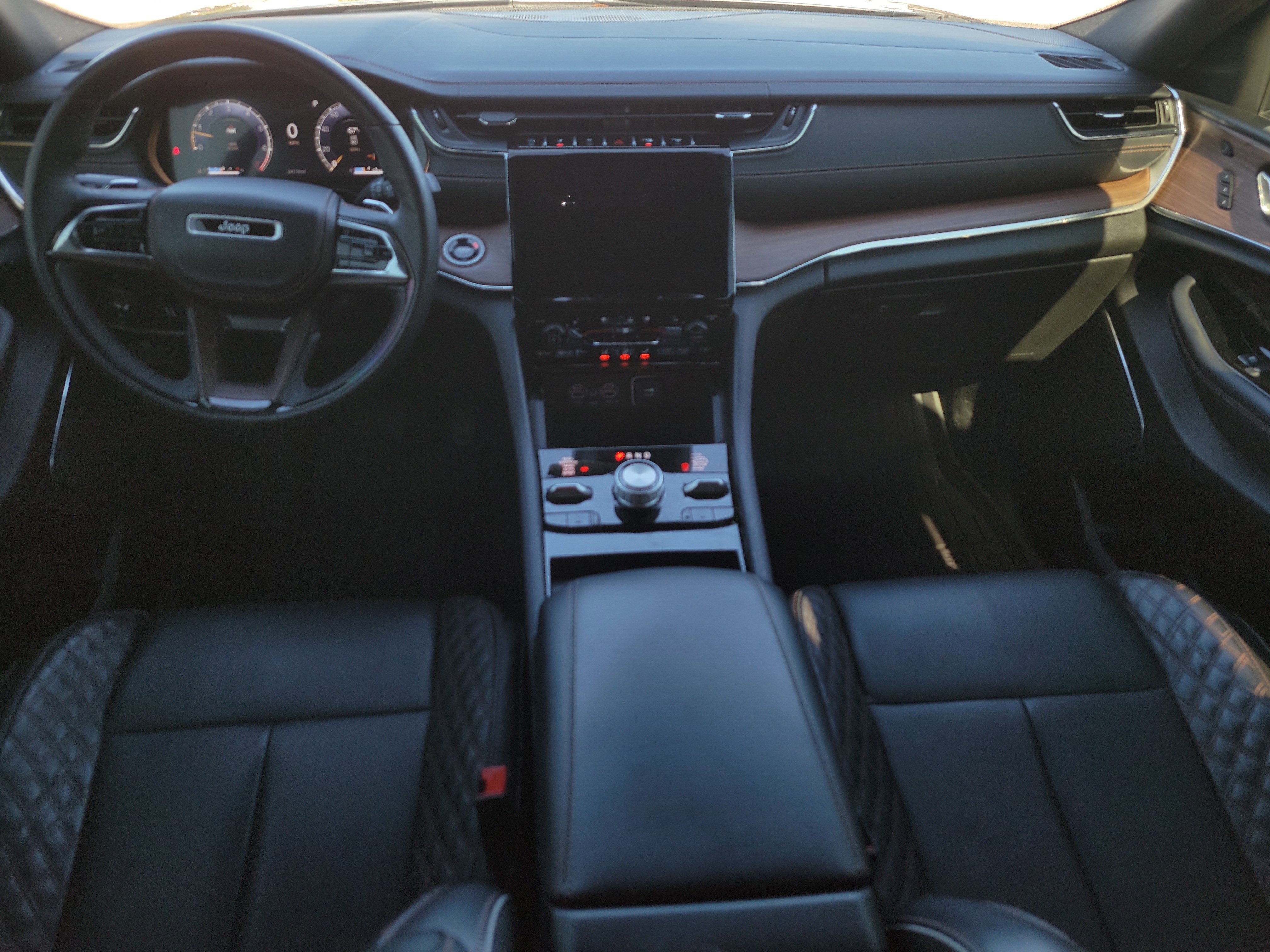 Used 2024 Jeep Grand Cherokee L Summit w/ High Altitude Package image 12