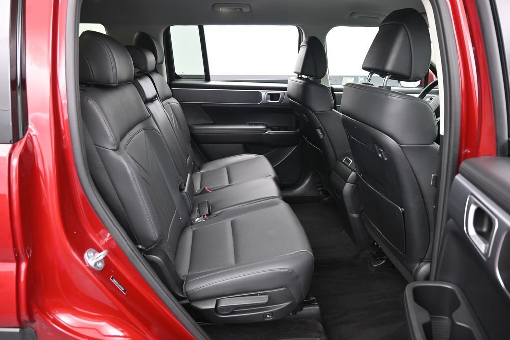 Used 2025 Hyundai Santa Fe SEL AWD/4WD image 35