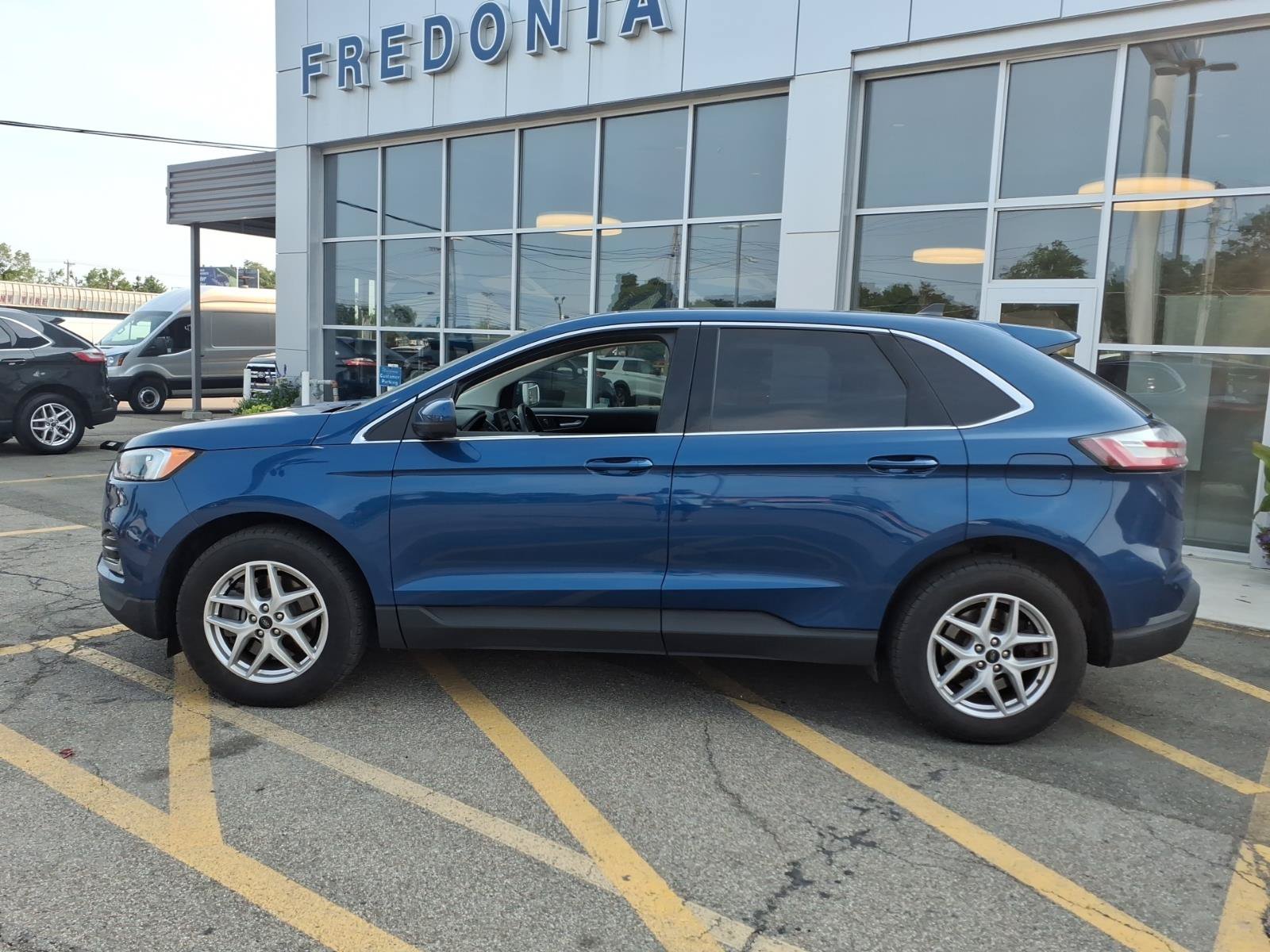 Used 2023 Ford Edge SEL w/ Convenience Package AWD/4WD image 3