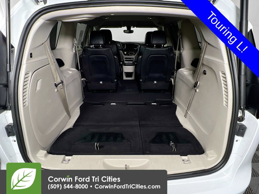 Used 2020 Chrysler Pacifica Touring-L FWD image 14