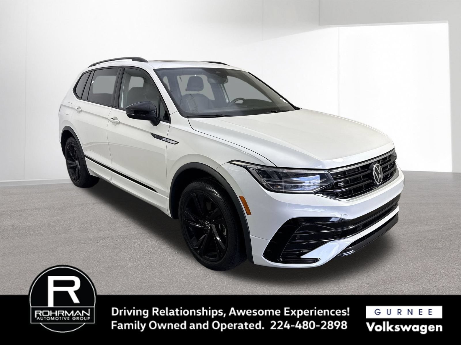 Used 2023 Volkswagen Tiguan SE R-Line FWD image 3