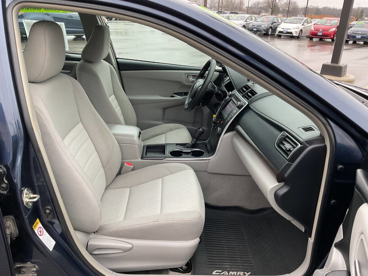 Used 2016 Toyota Camry LE image 32