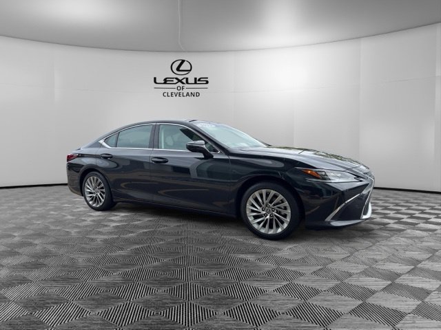 Used 2023 Lexus ES 350 Ultra Luxury w/ Accessory Package (Z2) FWD image 2
