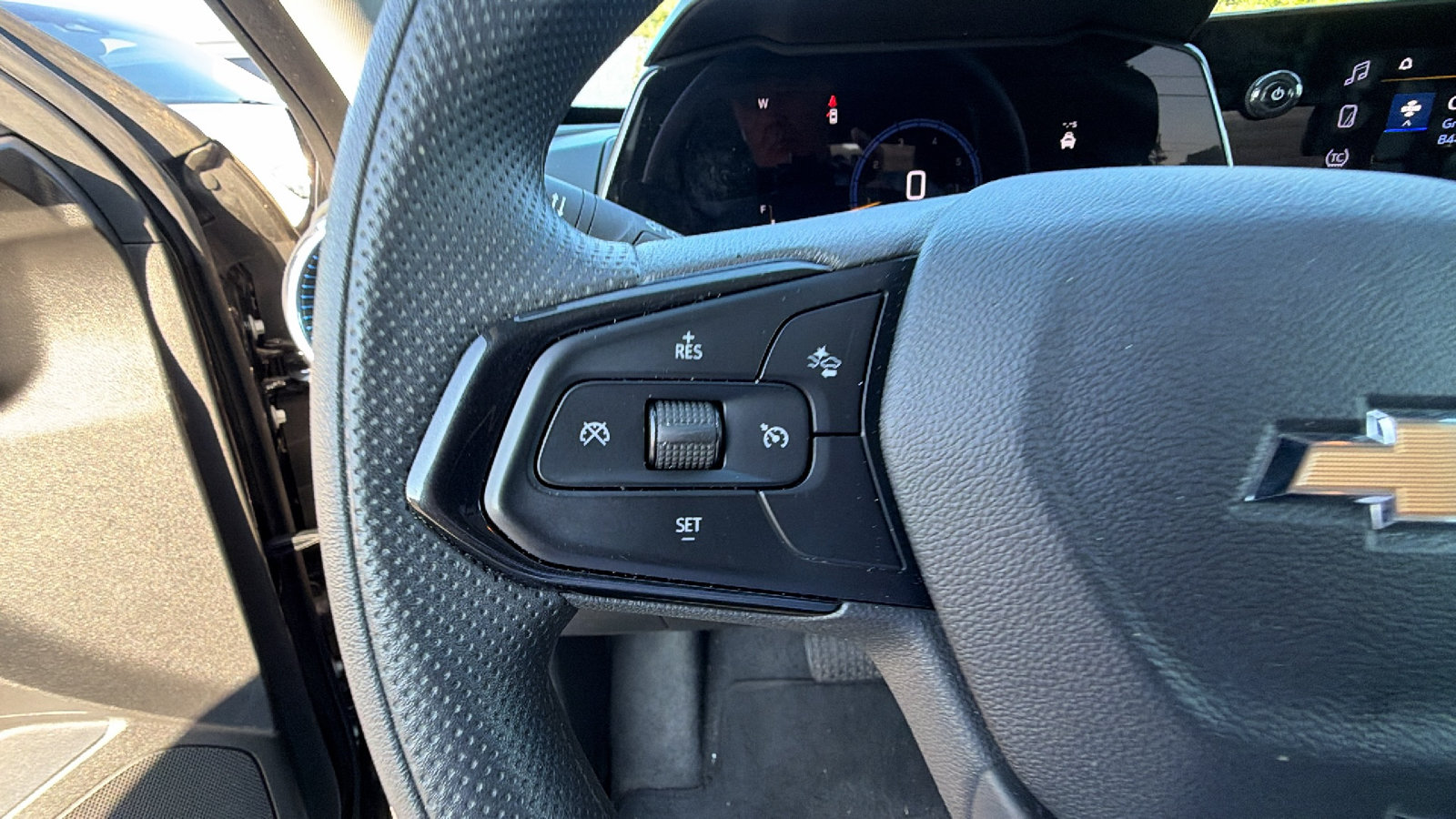 Used 2025 Chevrolet Trax LT FWD image 26