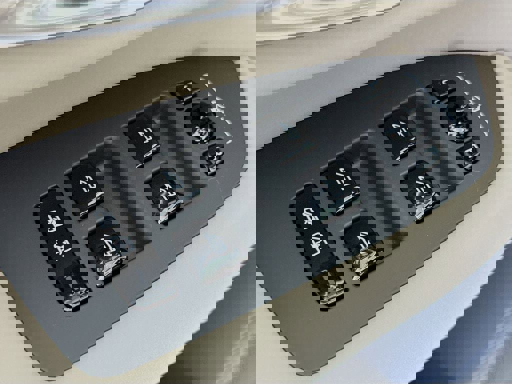 Certified 2026 Volvo XC90 B6 Plus w/ Protection Package Premier image 18