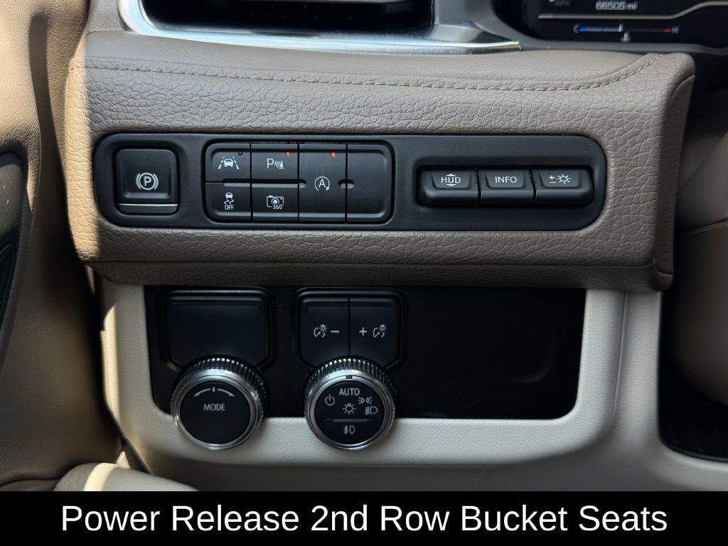 Used 2024 GMC Yukon XL Denali RWD image 25