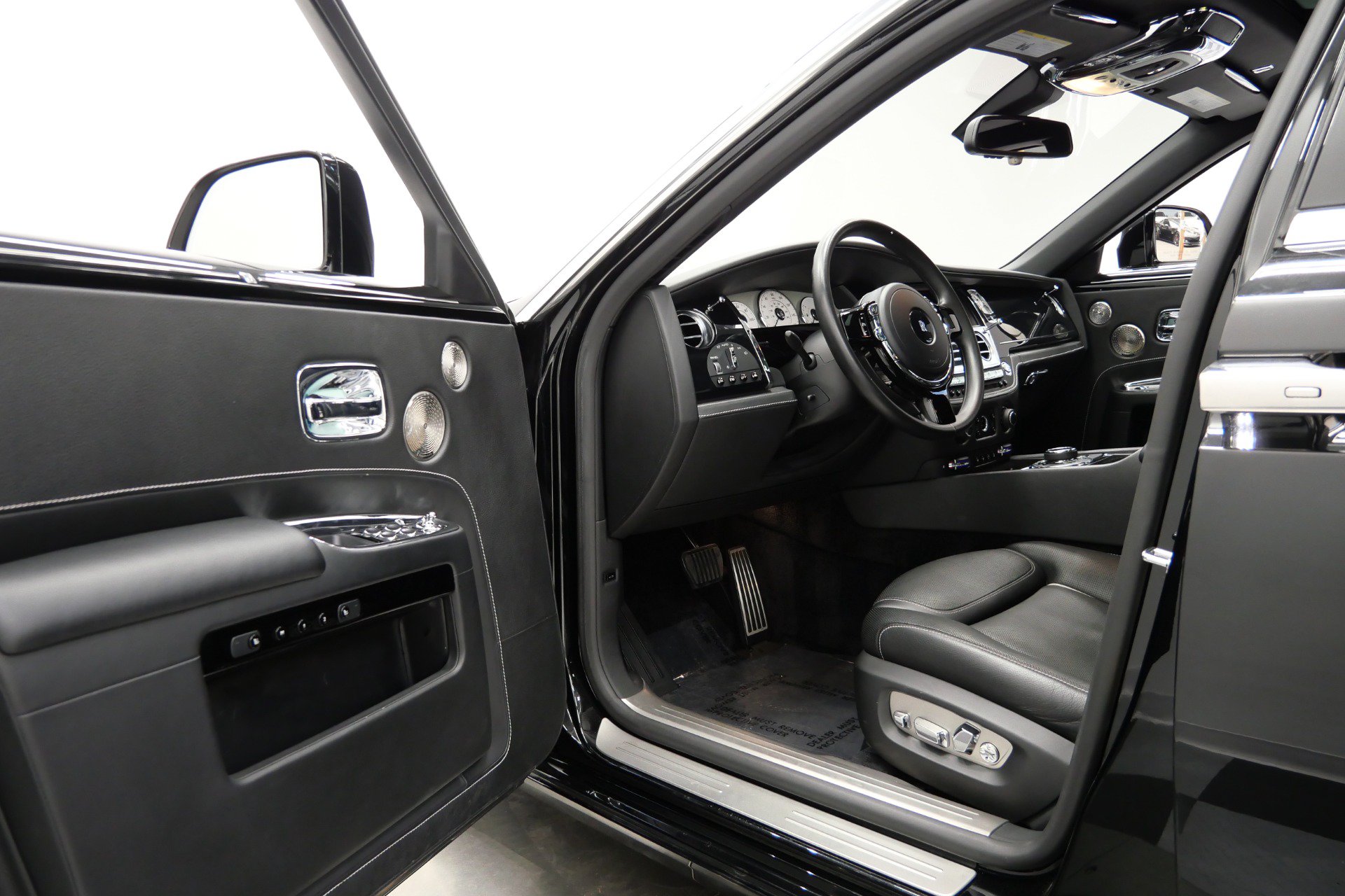 Used 2019 Rolls-Royce Ghost Extended Wheelbase RWD image 22