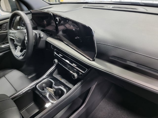 New 2026 Chevrolet Traverse LT w/ Sun and Wheel Package AWD/4WD image 17