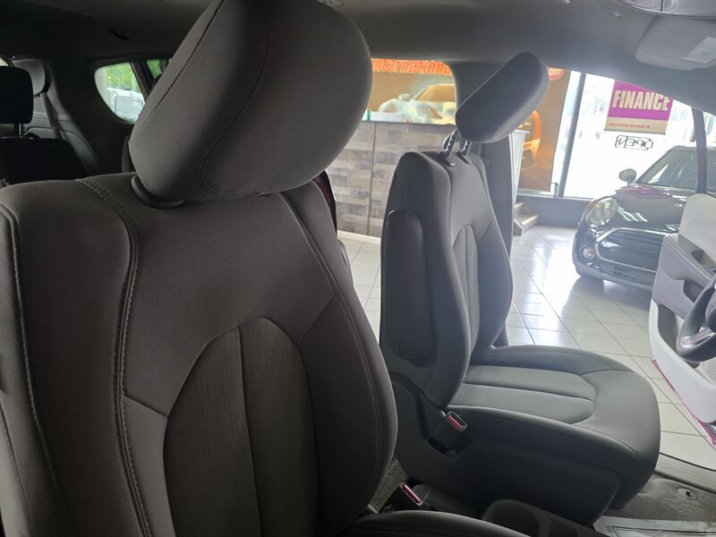 Used 2021 Chrysler Voyager LX FWD image 18