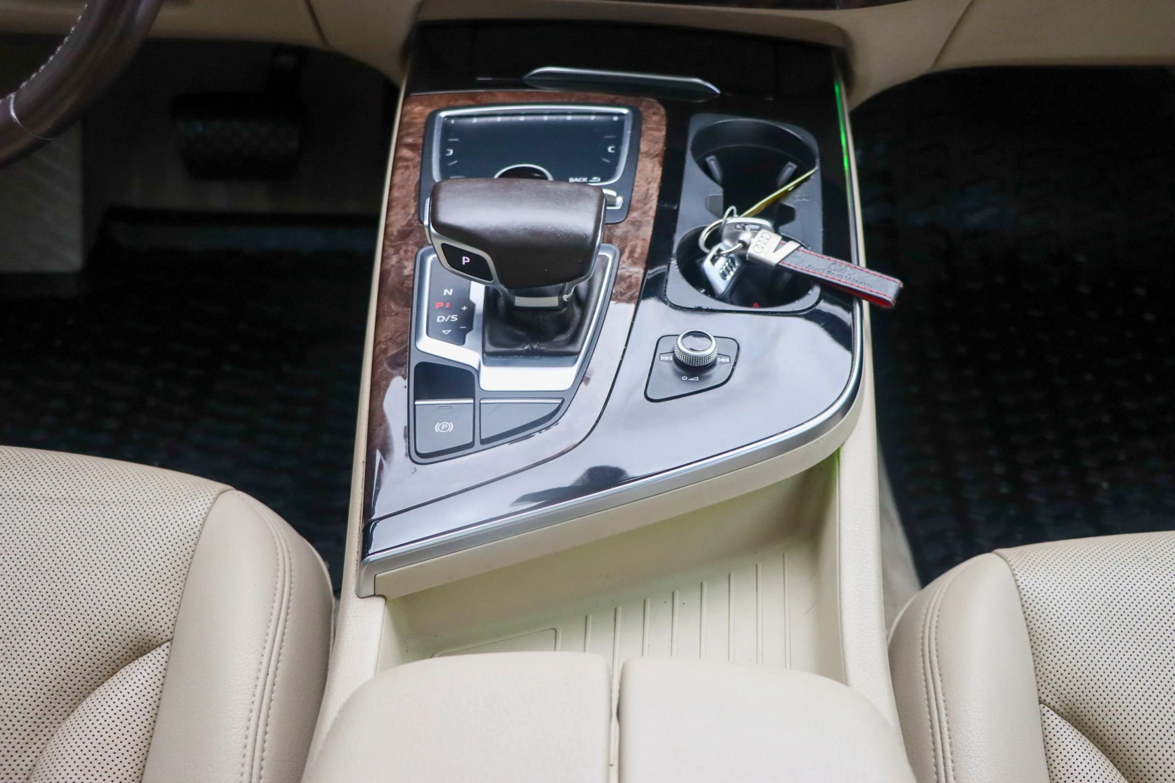 Used 2018 Audi Q7 3.0T Prestige image 32