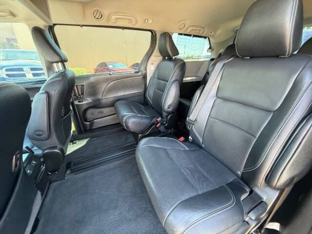 Used 2015 Toyota Sienna SE Premium FWD image 17
