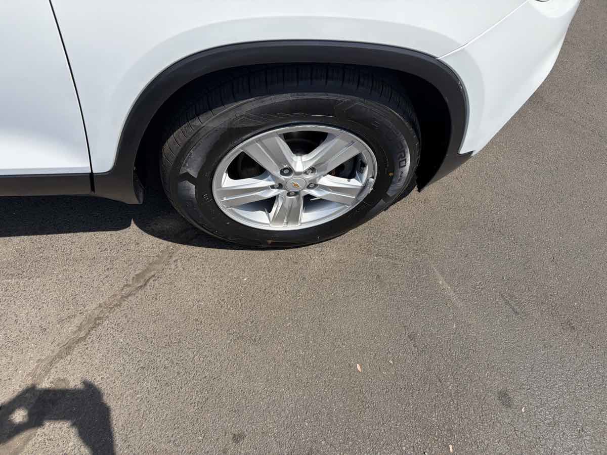 Used 2020 Chevrolet Trax LS w/ Tint and Cruise Package FWD image 31