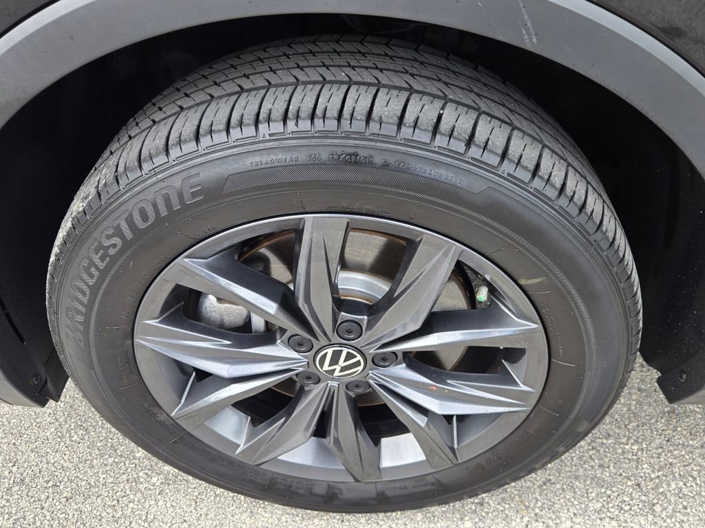 Certified 2023 Volkswagen Tiguan SE image 10