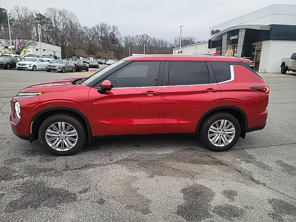 Used 2024 Mitsubishi Outlander ES image 4