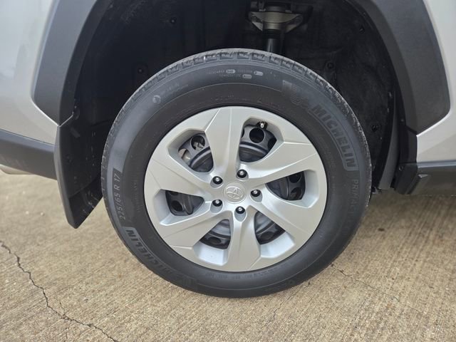 Used 2021 Toyota RAV4 LE w/ Carpet Mat Package (TMS) image 10