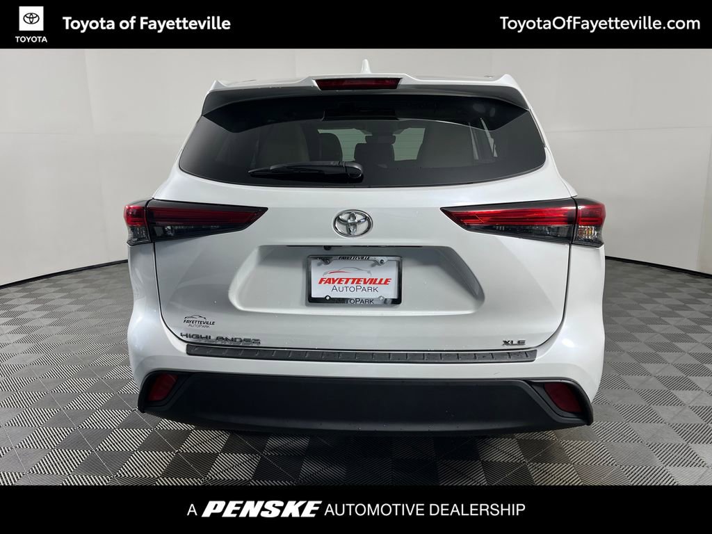 Used 2022 Toyota Highlander XLE FWD image 4