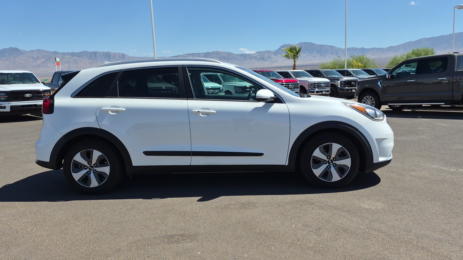 Used 2019 Kia Niro EX FWD image 2
