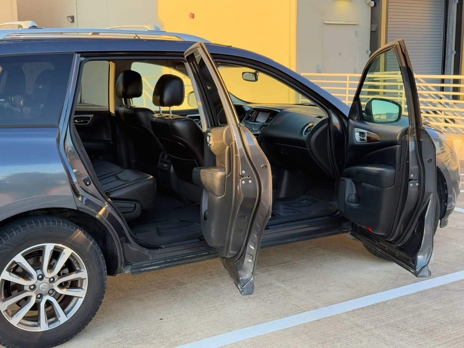 Used 2014 Nissan Pathfinder SL FWD image 18