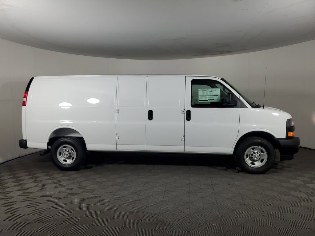 New 2026 Chevrolet Express 3500 Extended RWD image 2