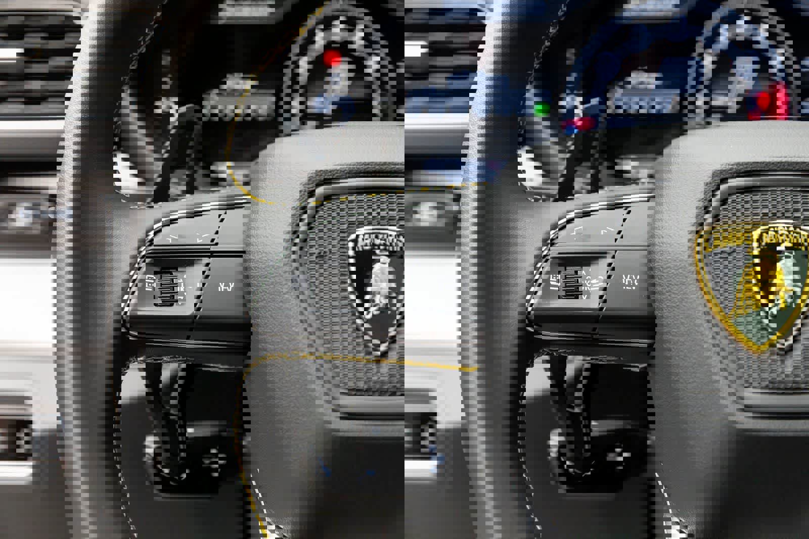 Used 2022 Lamborghini Urus AWD/4WD image 31