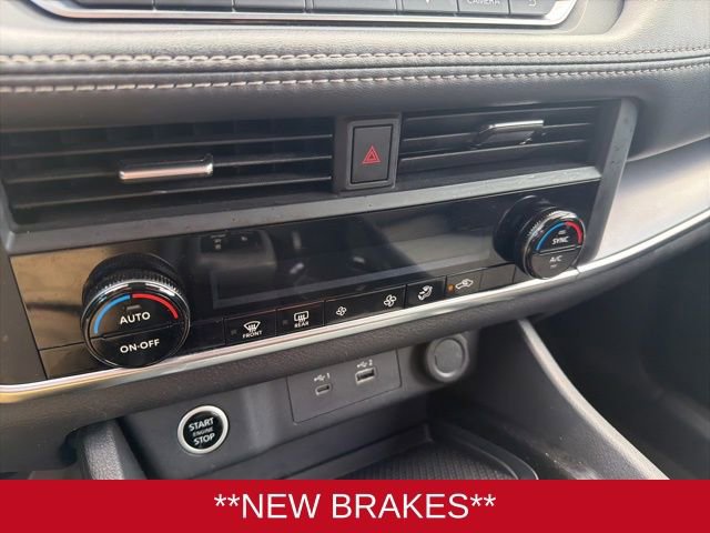 Used 2023 Nissan Rogue SV image 17