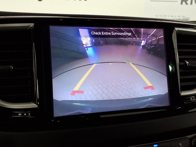 Used 2022 Chrysler Pacifica Touring-L FWD image 26