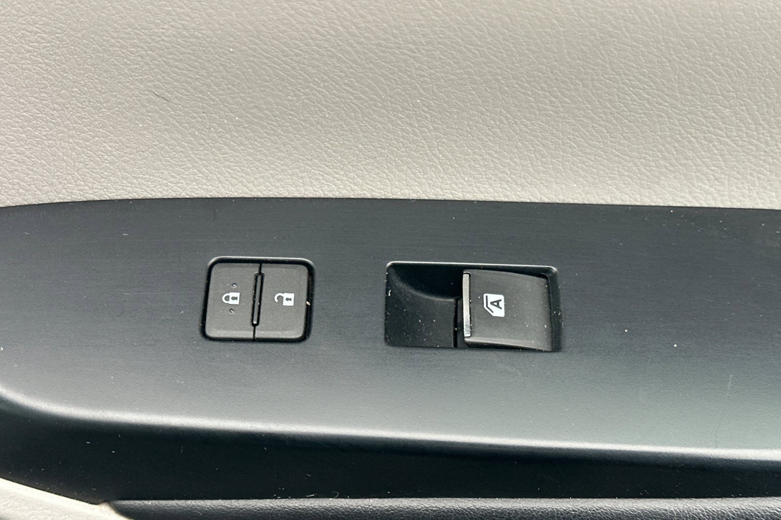 Used 2016 Toyota Highlander Limited image 22