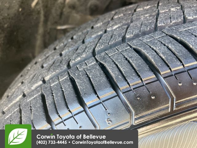 Used 2025 Nissan Rogue SV image 27