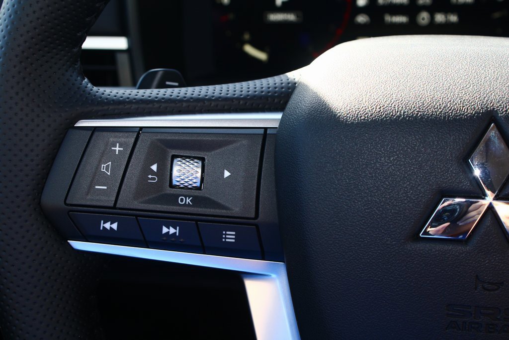 New 2026 Mitsubishi Outlander SE image 16