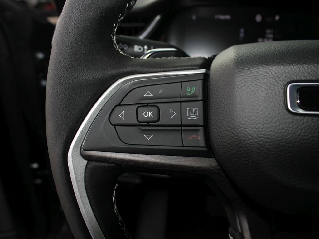 New 2025 Jeep Grand Cherokee Limited w/ Black Appearance Package image 13