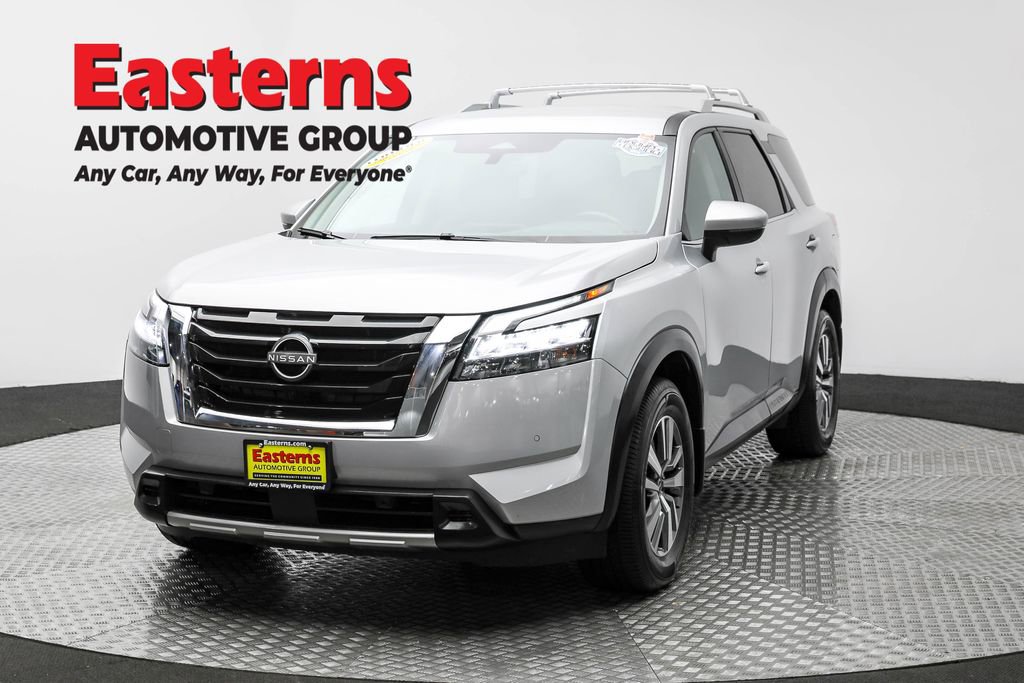 Used 2023 Nissan Pathfinder SL image 1