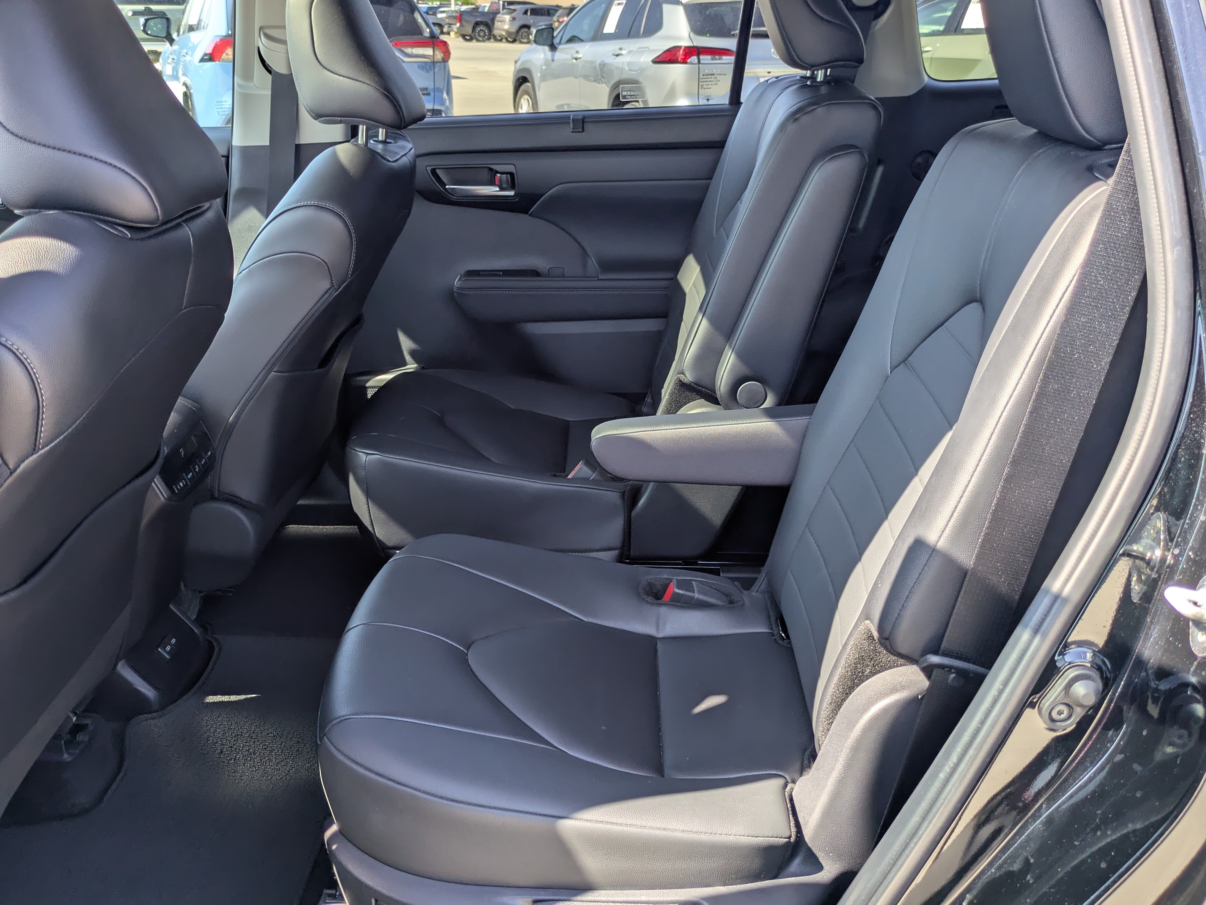 Certified 2024 Toyota Highlander XLE FWD image 14