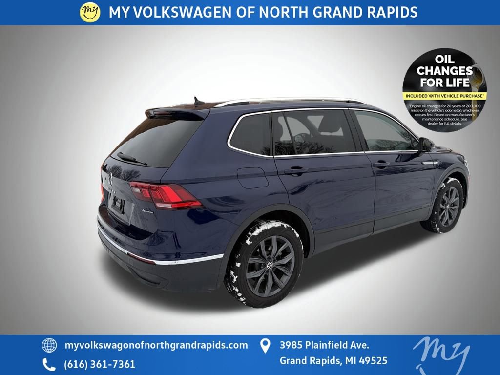 Used 2022 Volkswagen Tiguan SE w/ Panoramic Sunroof Package image 8