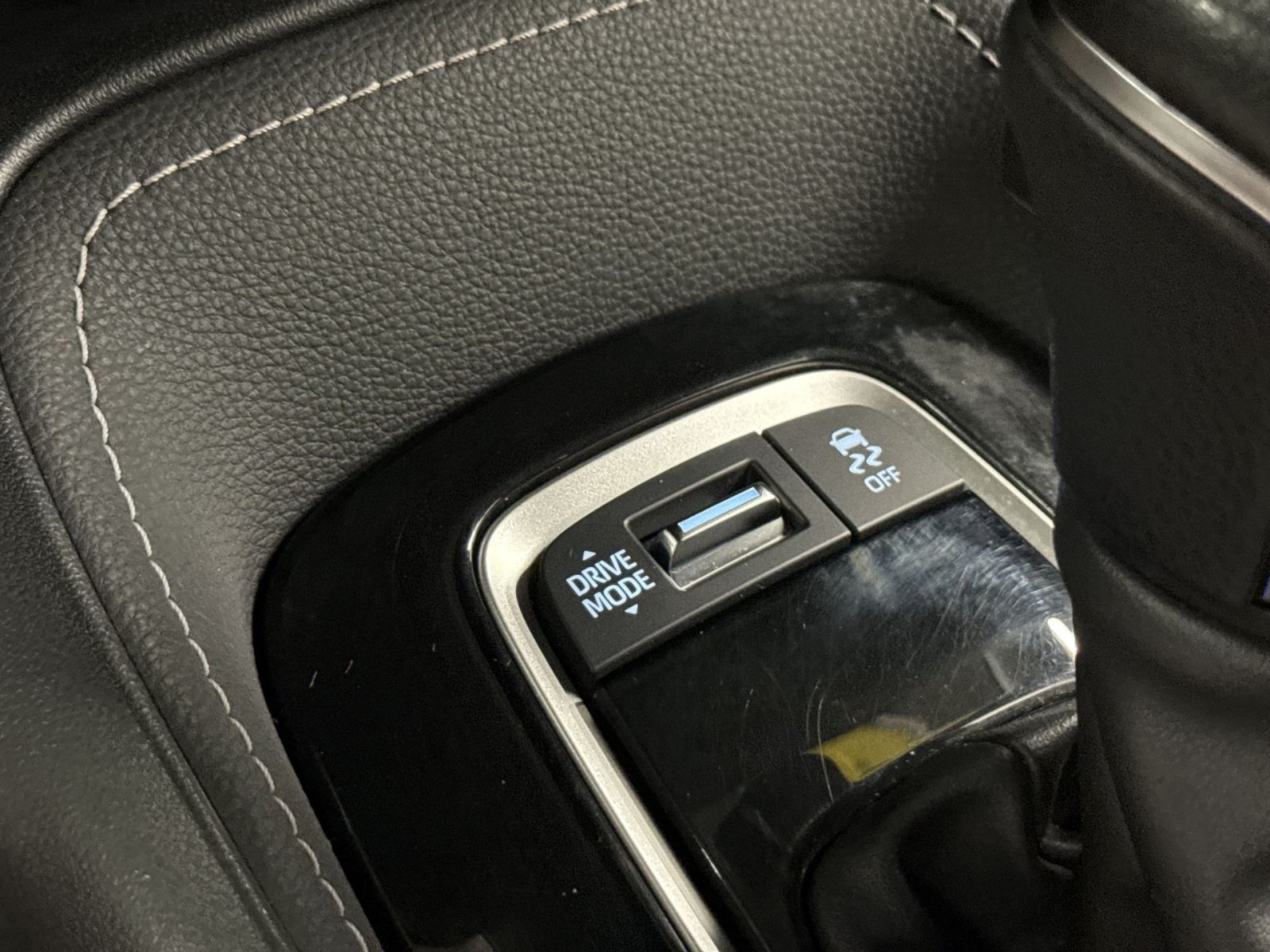 Used 2024 Toyota Corolla SE w/ SE Package FWD image 35